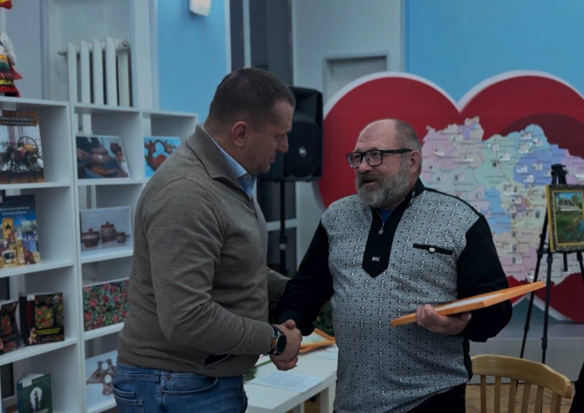 Встретился с творческими коллективами Суджанского района Встретился с творческими коллективами Суджанского района