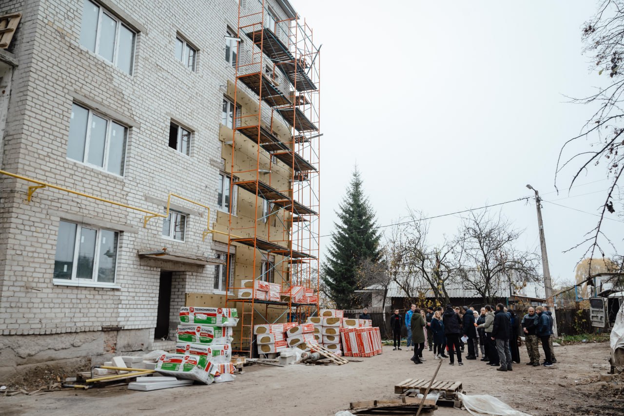 Губернатор Курской области Александр Хинштейн в ходе рабочей поездки в город Льгов посетил ряд социальных объектов, а также прямо на улице пообщался с жителями Губернатор Курской области Александр Хинштейн в ходе рабочей поездки в город Льгов посетил ряд социальных объектов, а также прямо на улице пообщался с жителями