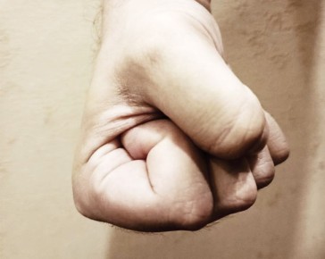 Курский пенсионер избил супругу за вмешательство в разговор