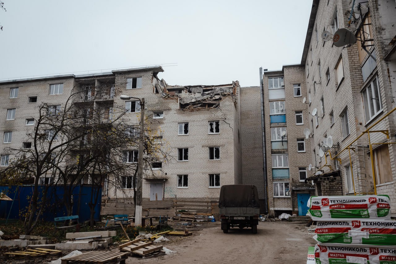 Губернатор Курской области Александр Хинштейн в ходе рабочей поездки в город Льгов посетил ряд социальных объектов, а также прямо на улице пообщался с жителями Губернатор Курской области Александр Хинштейн в ходе рабочей поездки в город Льгов посетил ряд социальных объектов, а также прямо на улице пообщался с жителями