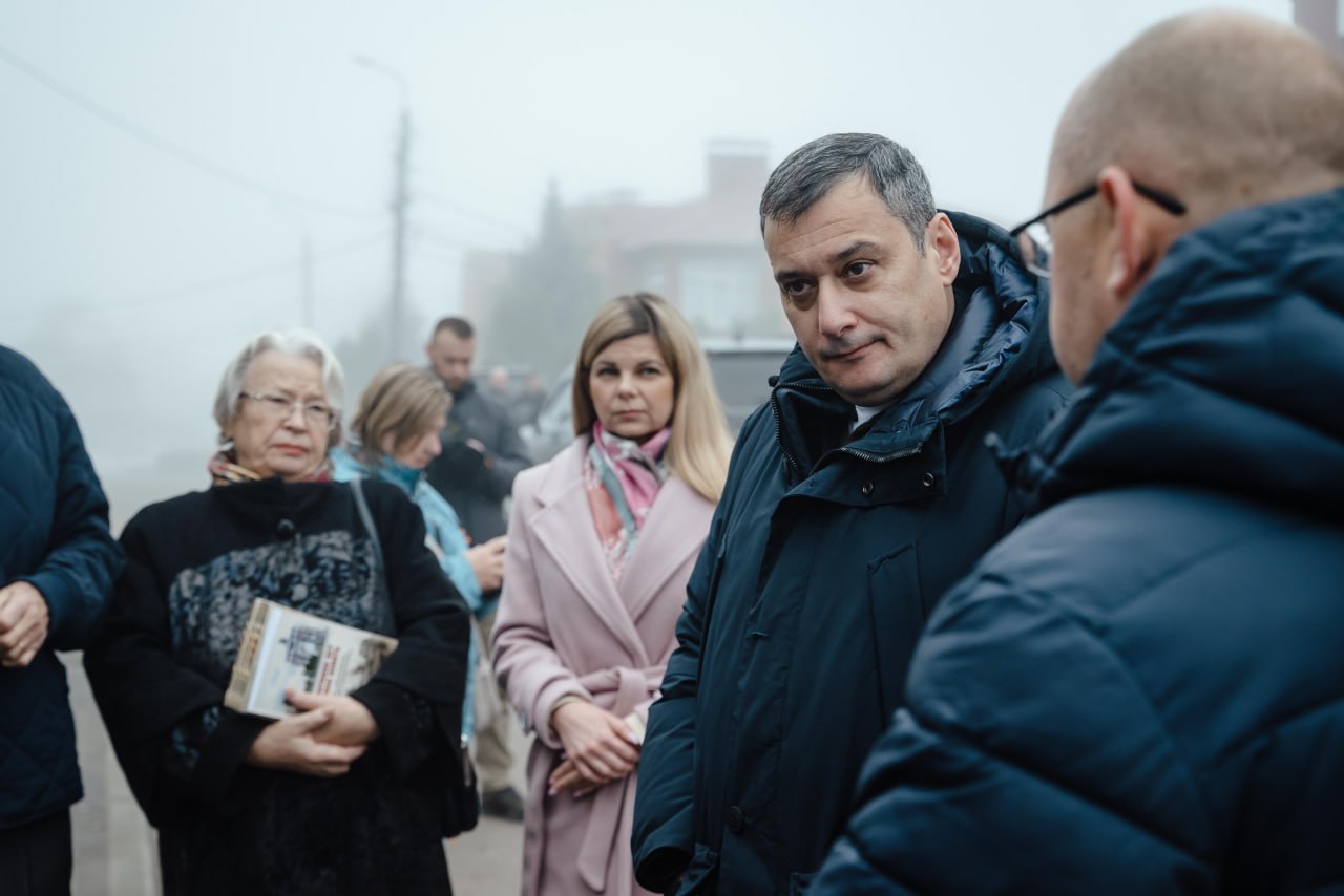 Губернатор Курской области Александр Хинштейн в ходе рабочей поездки в город Льгов посетил ряд социальных объектов, а также прямо на улице пообщался с жителями Губернатор Курской области Александр Хинштейн в ходе рабочей поездки в город Льгов посетил ряд социальных объектов, а также прямо на улице пообщался с жителями