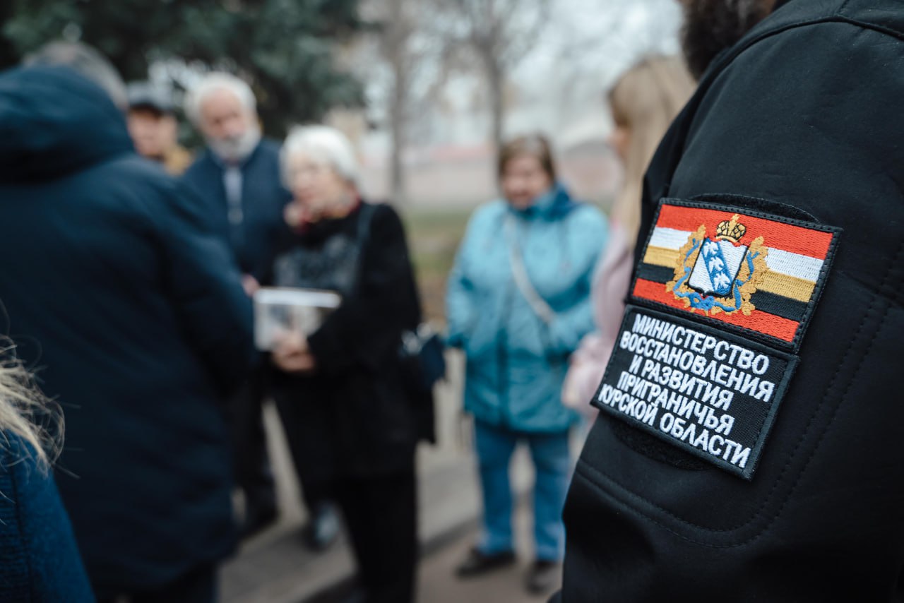 Губернатор Курской области Александр Хинштейн в ходе рабочей поездки в город Льгов посетил ряд социальных объектов, а также прямо на улице пообщался с жителями Губернатор Курской области Александр Хинштейн в ходе рабочей поездки в город Льгов посетил ряд социальных объектов, а также прямо на улице пообщался с жителями