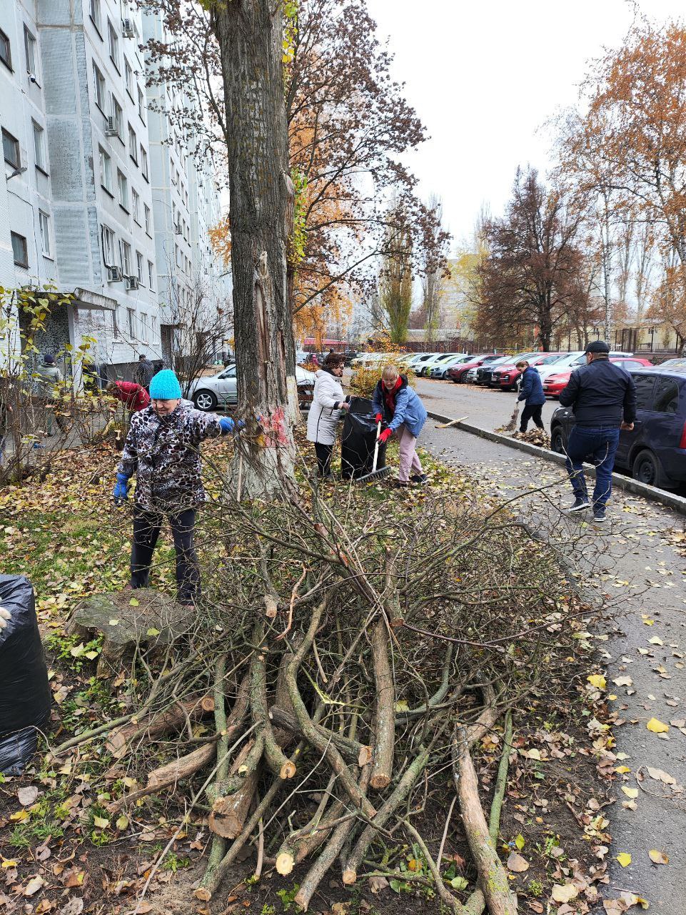 Игорь Корпунков: ТОС "На Строителей" вышел на традиционный субботник! Игорь Корпунков: ТОС "На Строителей" вышел на традиционный субботник!