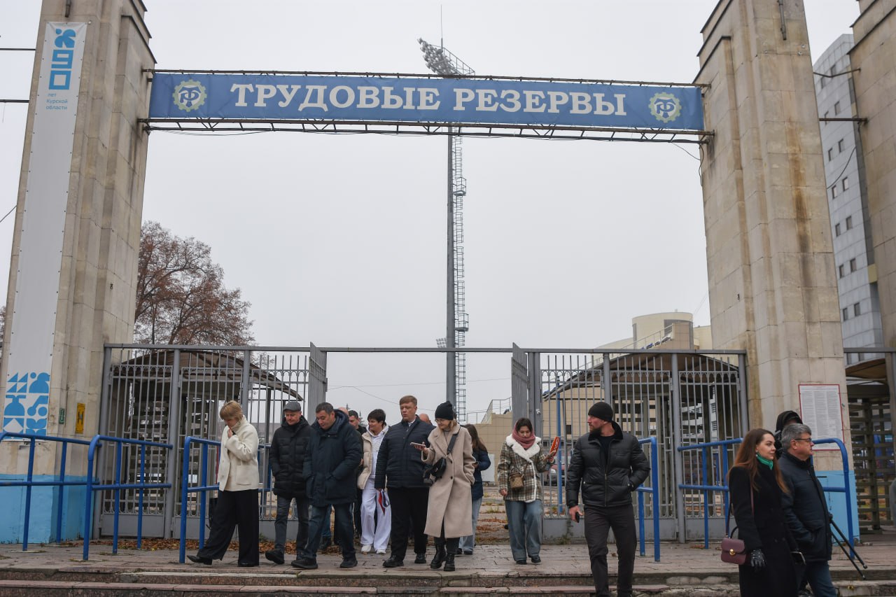 Губернатор недоволен закрытым для курян стадионом Губернатор недоволен закрытым для курян стадионом
