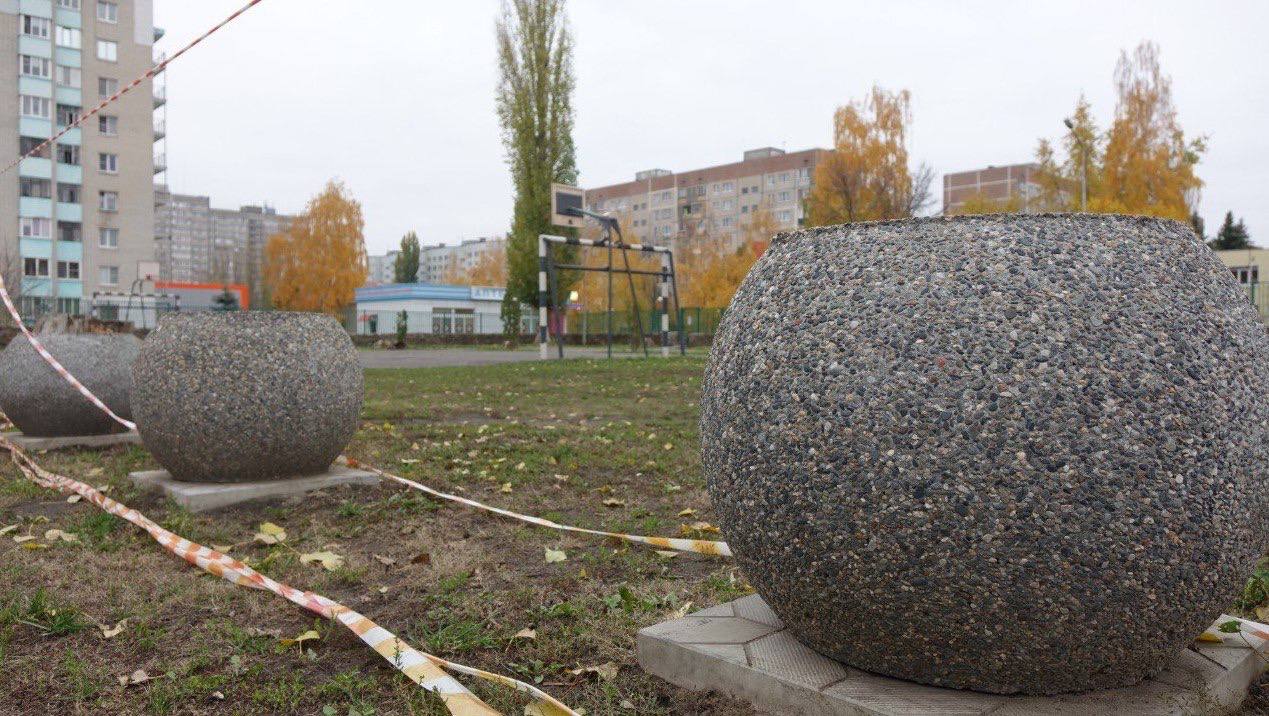 В Курчатовской школе № 5 в рамках партпроекта единороссов «Новая школа» отремонтировали входную группу здания В Курчатовской школе № 5 в рамках партпроекта единороссов «Новая школа» отремонтировали входную группу здания