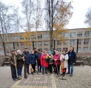 Игорь Корпунков: ТОС "На Строителей" вышел на традиционный субботник!