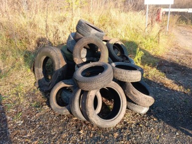 Эковолонтеры Курска достали со дна реки гору автомобильных покрышек