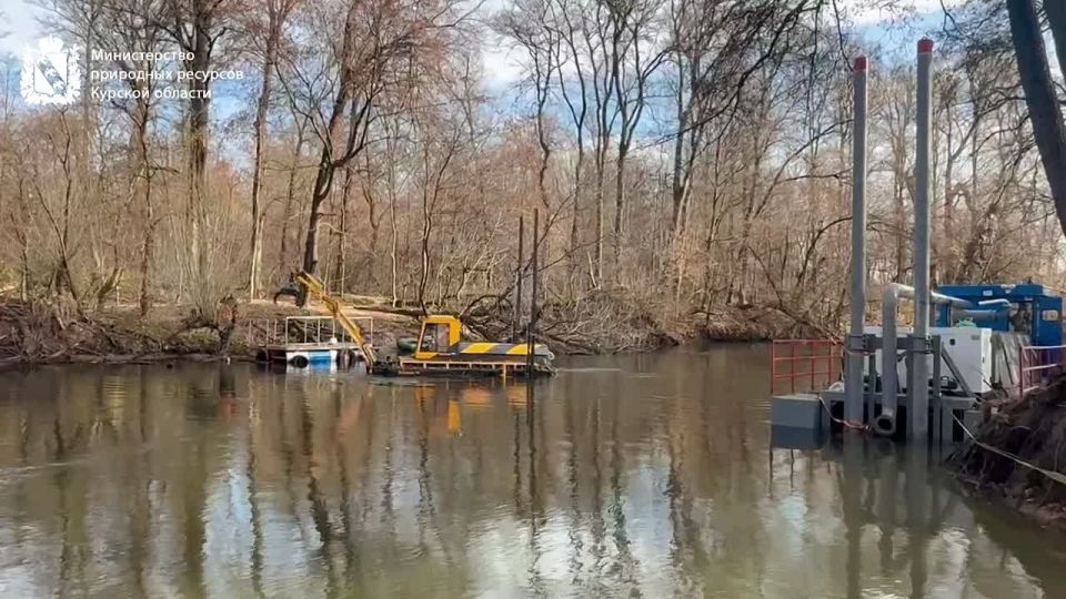 Контролировал тестовые запуски техники для проведения работ по расчистке русла реки Тускарь