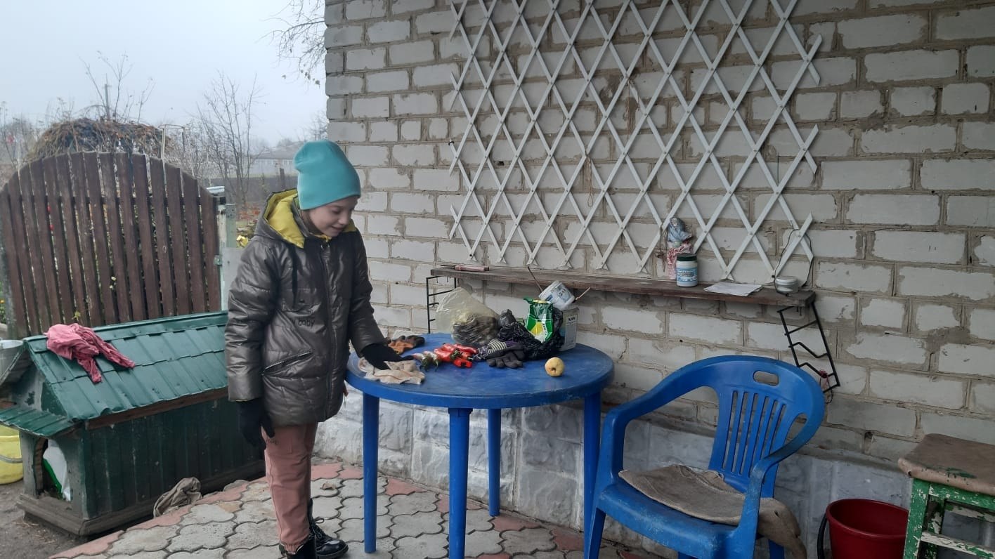 Воспитанники и сотрудники Щигровского центра социальной помощи семье и детям "Импульс"- члены добровольческого отряда "Ручейки добра" провели акцию "Сделай добро" и оказали помощь жительнице района в уборке придомовой... Воспитанники и сотрудники Щигровского центра социальной помощи семье и детям "Импульс"- члены добровольческого отряда "Ручейки добра" провели акцию "Сделай добро" и оказали помощь жительнице района в уборке придомовой...