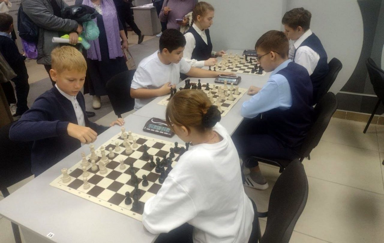 Команда Фатежской школы №2 приняла участие в областных соревнованиях по шахматам (педагог Сергей Холодов) Команда Фатежской школы №2 приняла участие в областных соревнованиях по шахматам (педагог Сергей Холодов)