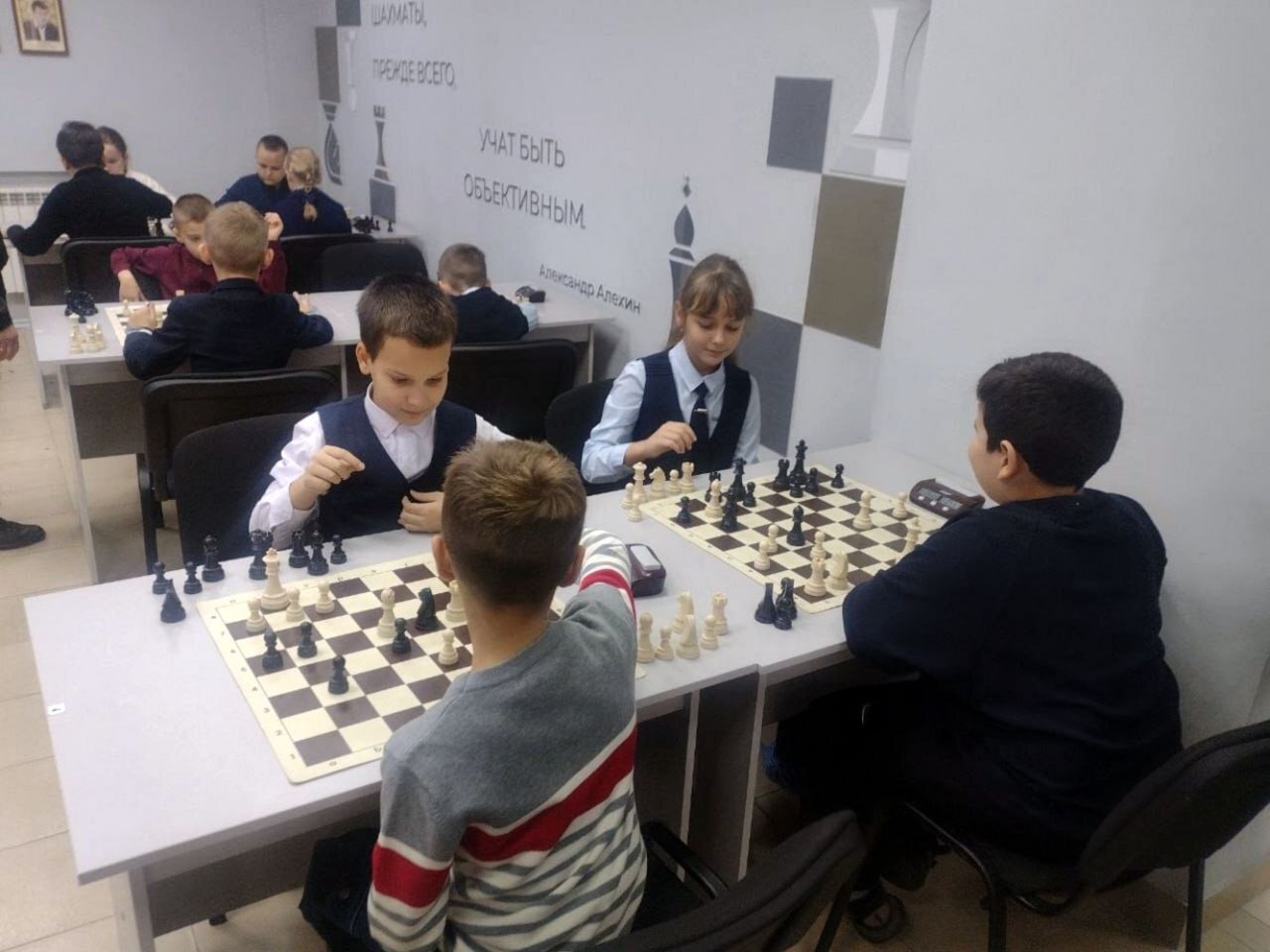 Команда Фатежской школы №2 приняла участие в областных соревнованиях по шахматам (педагог Сергей Холодов) Команда Фатежской школы №2 приняла участие в областных соревнованиях по шахматам (педагог Сергей Холодов)