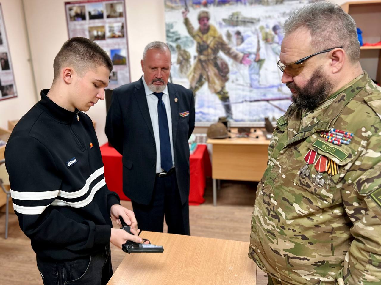 Ветераны XXI века рассказали молодым курянам о военном призыве Ветераны XXI века рассказали молодым курянам о военном призыве