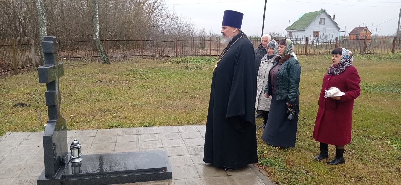 10 ноября, в день памяти преподобного Иова Почаевского, в старинной церкви Введения во храм Пресвятой Богородицы Поныровского района была совершена соборная Божественная литургия 10 ноября, в день памяти преподобного Иова Почаевского, в старинной церкви Введения во храм Пресвятой Богородицы Поныровского района была совершена соборная Божественная литургия