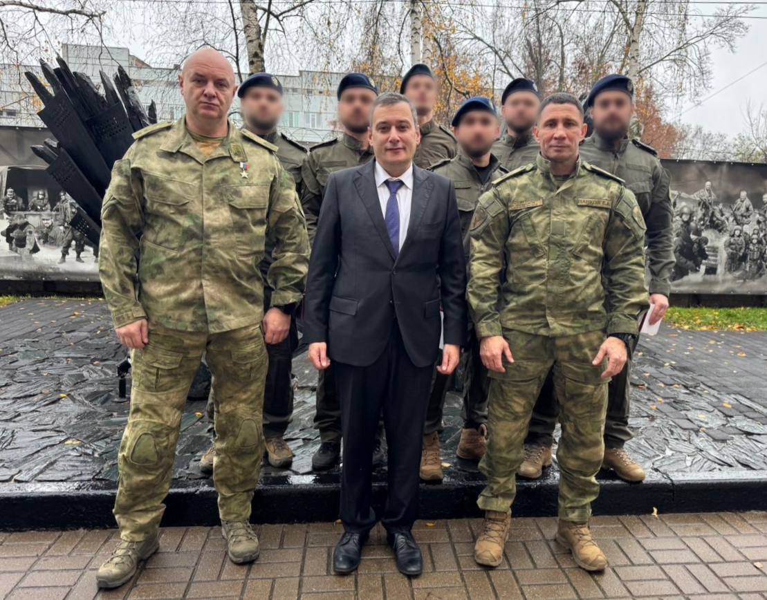 Александр Хинштейн вручил награды курским росгвардейцам Александр Хинштейн вручил награды курским росгвардейцам