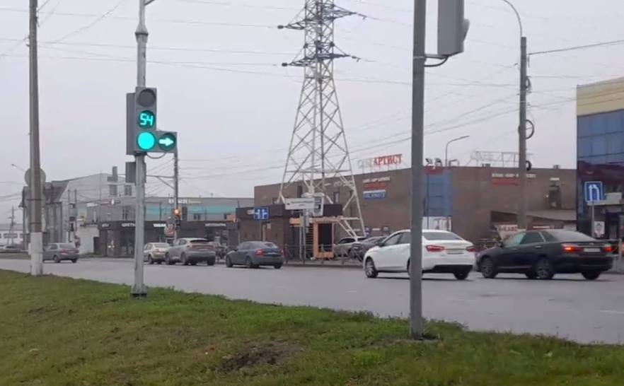 На проспекте Дериглазова установили 8 «умных светофоров»