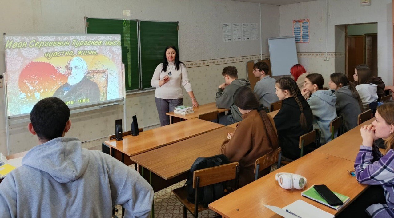 В образовательных учреждениях Курска прошли мероприятия в рамках программы «Пушкинская карта»