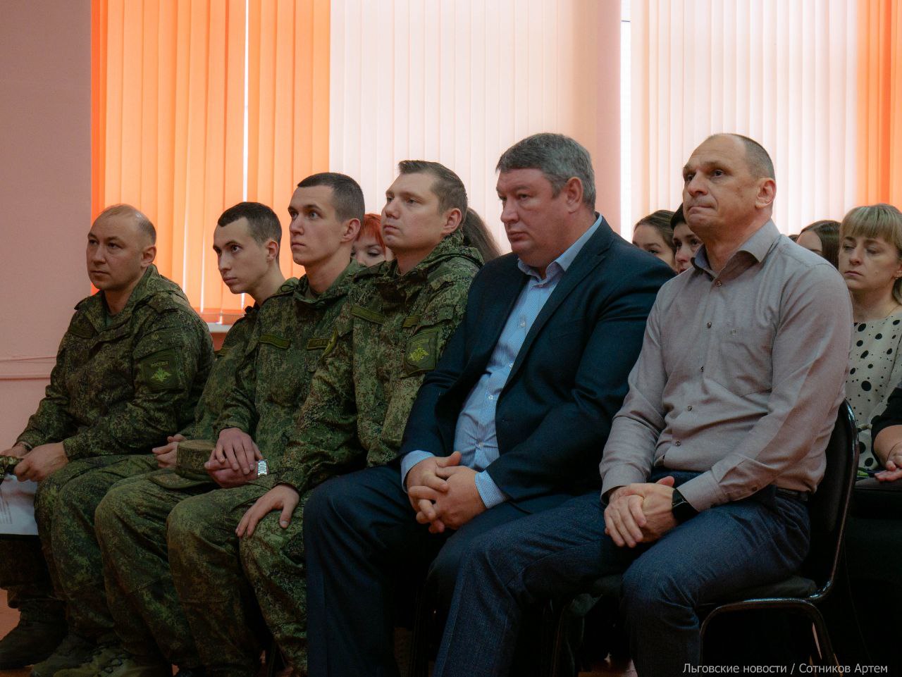 Алексей Клемешов: Уважаемые льговчане, сегодня в нашем городе состоялось событие, которое навсегда останется в нашей общей памяти — торжественная церемония открытия мемориальной доски и экспозиции в школьном музее...