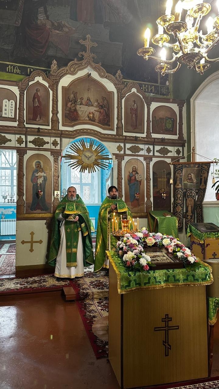 10 ноября, в день памяти преподобного Иова Почаевского, в старинной церкви Введения во храм Пресвятой Богородицы Поныровского района была совершена соборная Божественная литургия