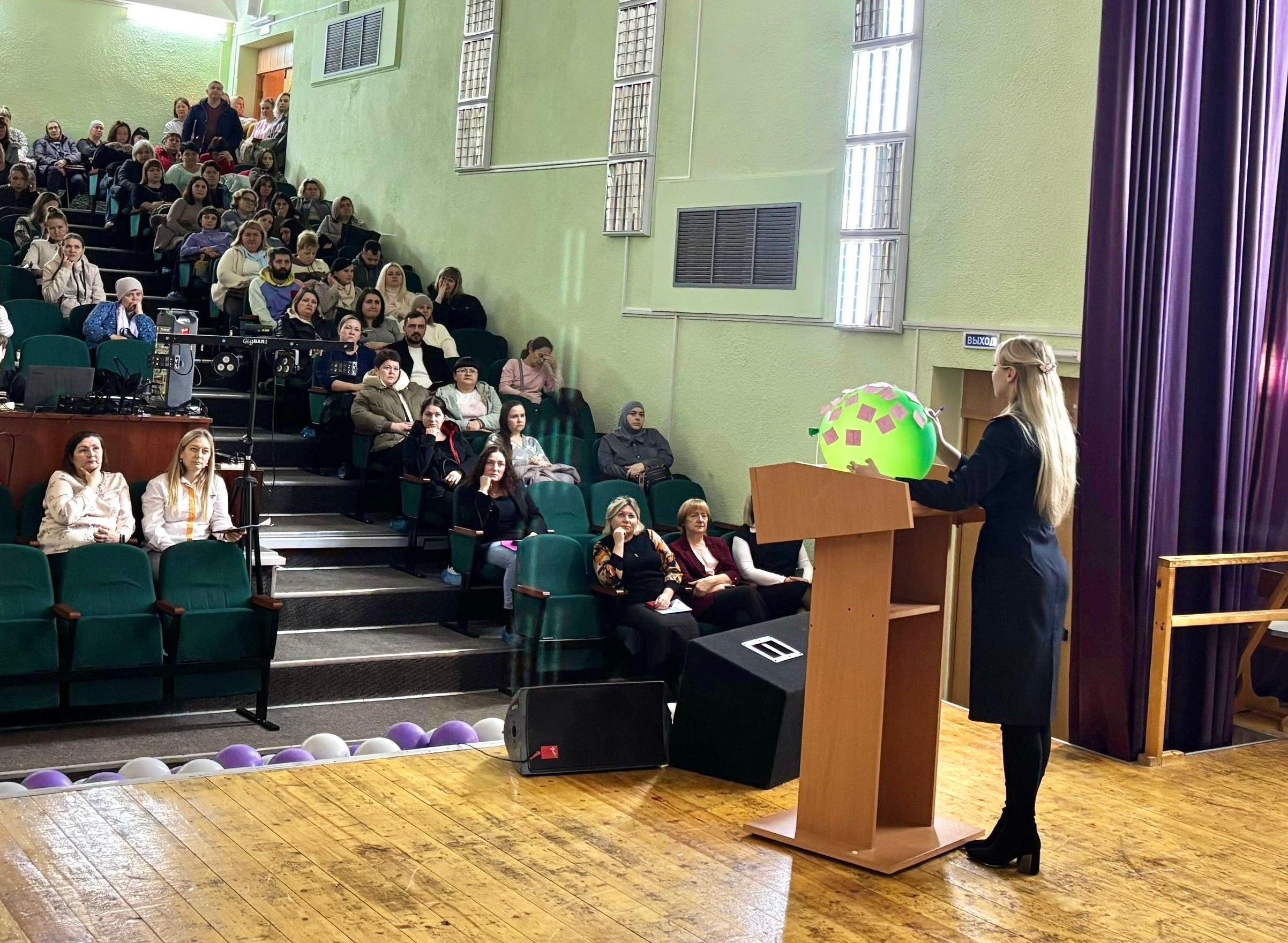 В рамках профилактической работы сотрудники Железногорской Госавтоинспекции регулярно проводят краш-курсы для родителей «Как вместе защитить детей на дорогах» В рамках профилактической работы сотрудники Железногорской Госавтоинспекции регулярно проводят краш-курсы для родителей «Как вместе защитить детей на дорогах»