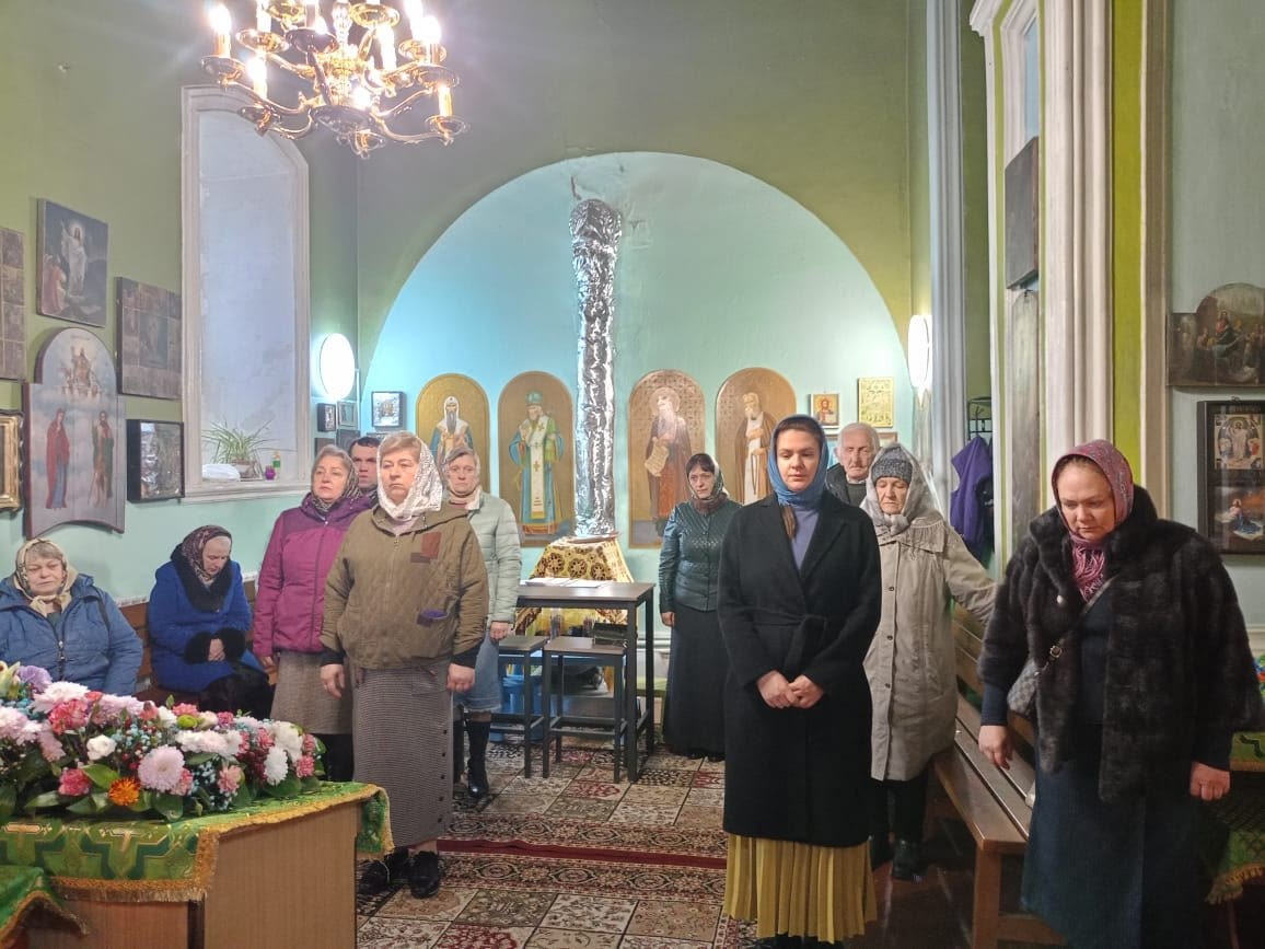 10 ноября, в день памяти преподобного Иова Почаевского, в старинной церкви Введения во храм Пресвятой Богородицы Поныровского района была совершена соборная Божественная литургия 10 ноября, в день памяти преподобного Иова Почаевского, в старинной церкви Введения во храм Пресвятой Богородицы Поныровского района была совершена соборная Божественная литургия