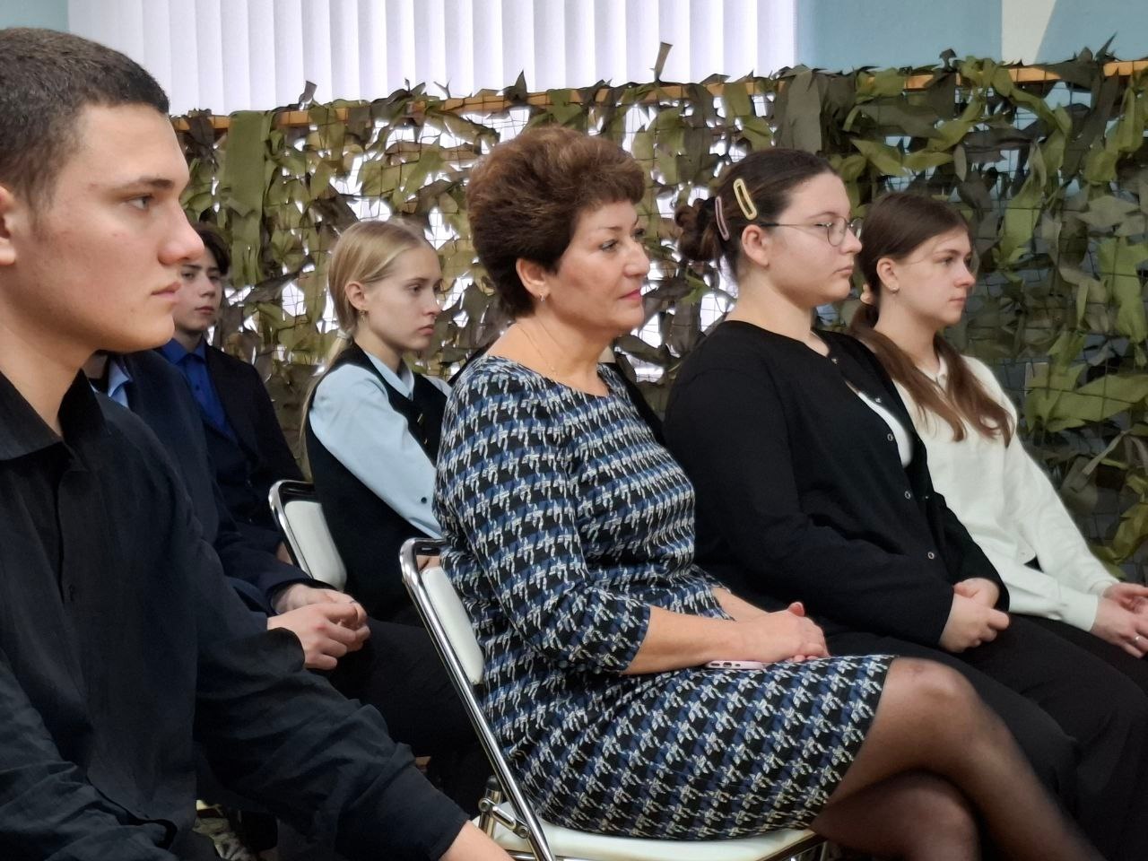 В Центре Первых состоялась встреча активистов Движения с прокурором Поныровского района Олегом Праведниковым в рамках Всероссийского проекта «Классные встречи» В Центре Первых состоялась встреча активистов Движения с прокурором Поныровского района Олегом Праведниковым в рамках Всероссийского проекта «Классные встречи»