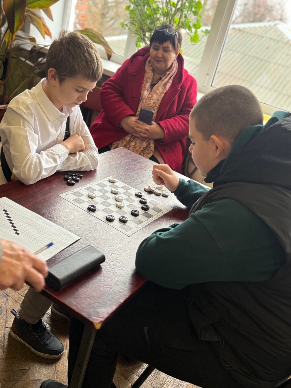 В Льговской центральной библиотеке прошел шахматно-шашечный турнир среди школьников разных возрастов В Льговской центральной библиотеке прошел шахматно-шашечный турнир среди школьников разных возрастов