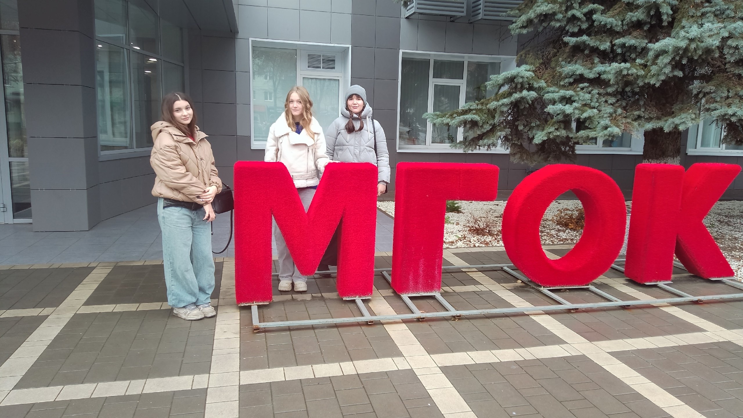 В рамках проекта "Профэкспедиция", организованного Движением Первых, три активные участницы Первых из Октябрьской школы имени Героя России В.С. Оськина – Марианна Попкова, Вероника Барабанщикова и Сабина Самедова –... В рамках проекта "Профэкспедиция", организованного Движением Первых, три активные участницы Первых из Октябрьской школы имени Героя России В.С. Оськина – Марианна Попкова, Вероника Барабанщикова и Сабина Самедова –...