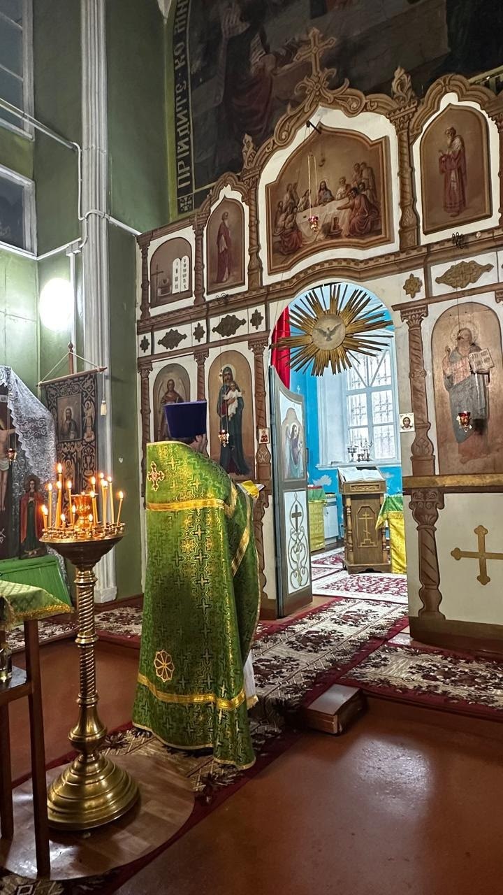 10 ноября, в день памяти преподобного Иова Почаевского, в старинной церкви Введения во храм Пресвятой Богородицы Поныровского района была совершена соборная Божественная литургия 10 ноября, в день памяти преподобного Иова Почаевского, в старинной церкви Введения во храм Пресвятой Богородицы Поныровского района была совершена соборная Божественная литургия