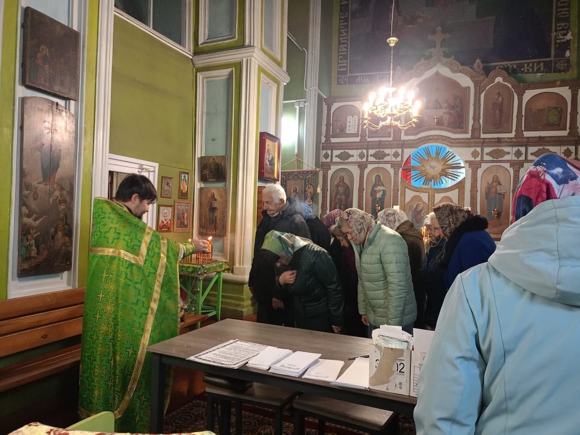 10 ноября, в день памяти преподобного Иова Почаевского, в старинной церкви Введения во храм Пресвятой Богородицы Поныровского района была совершена соборная Божественная литургия 10 ноября, в день памяти преподобного Иова Почаевского, в старинной церкви Введения во храм Пресвятой Богородицы Поныровского района была совершена соборная Божественная литургия