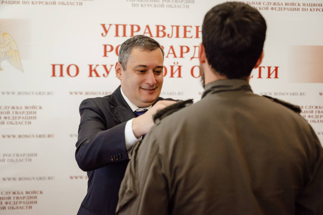 Сотрудников Росгвардии наградили за проявленное мужество Сотрудников Росгвардии наградили за проявленное мужество