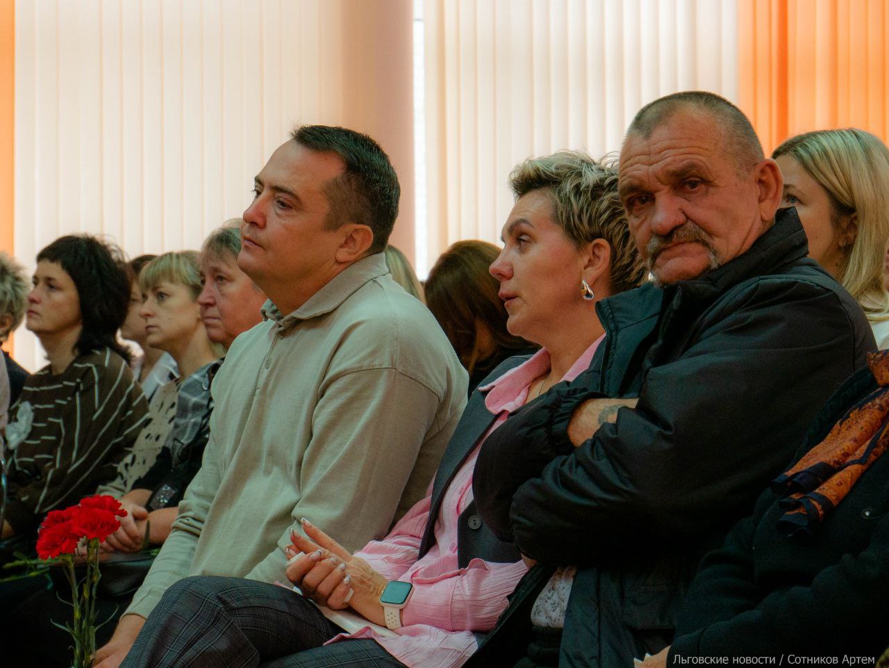 Алексей Клемешов: Уважаемые льговчане, сегодня в нашем городе состоялось событие, которое навсегда останется в нашей общей памяти — торжественная церемония открытия мемориальной доски и экспозиции в школьном музее... Алексей Клемешов: Уважаемые льговчане, сегодня в нашем городе состоялось событие, которое навсегда останется в нашей общей памяти — торжественная церемония открытия мемориальной доски и экспозиции в школьном музее...