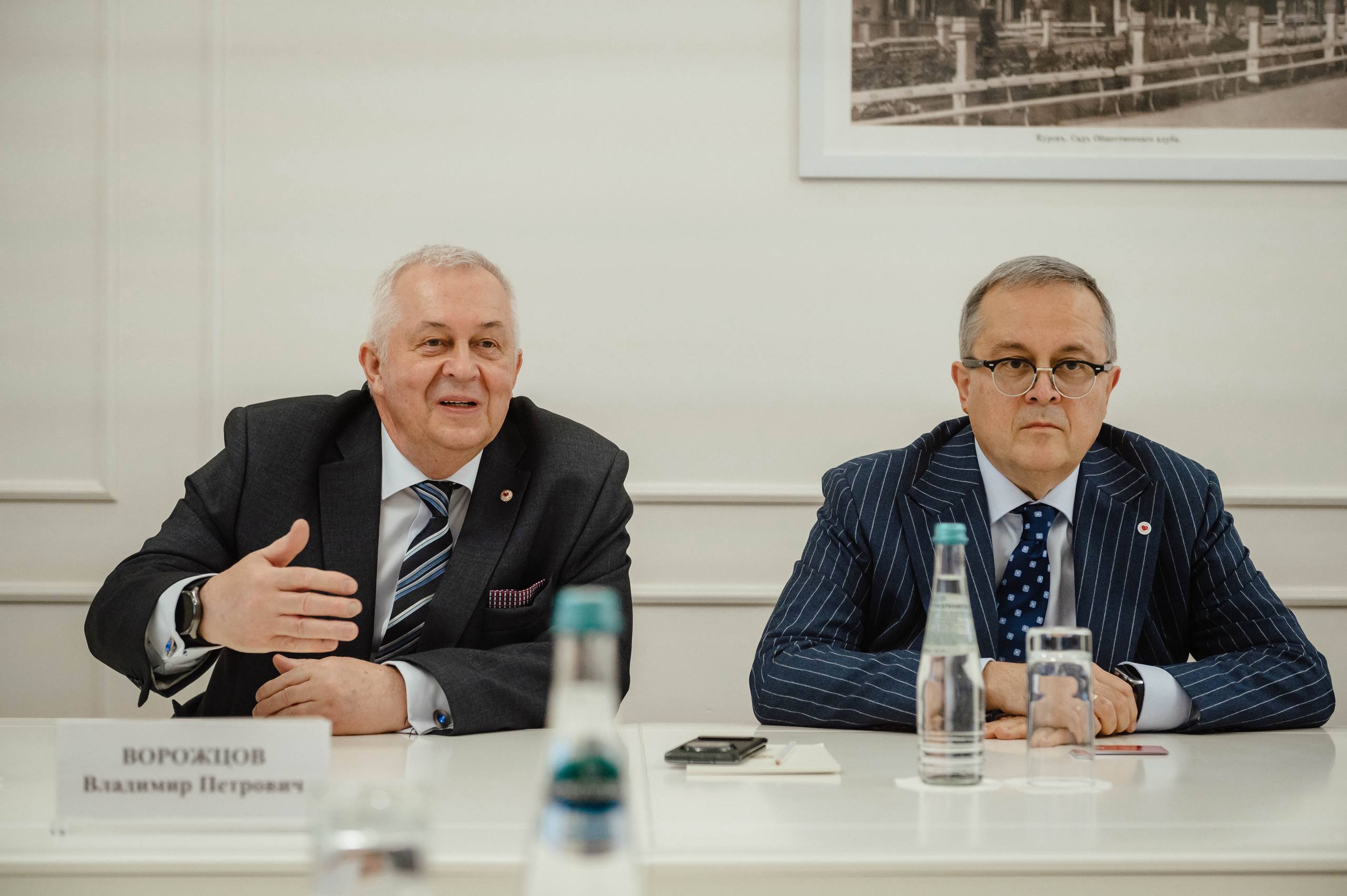 Александр Хинштейн встретился председателем «Российской партии пенсионеров за социальную справедливость» Эриком Праздниковым Александр Хинштейн встретился председателем «Российской партии пенсионеров за социальную справедливость» Эриком Праздниковым