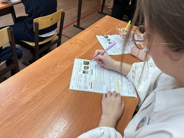 В Новопоселеновской школе прошло познавательное занятие из цикла "Разговоры о важном" В Новопоселеновской школе прошло познавательное занятие из цикла "Разговоры о важном"