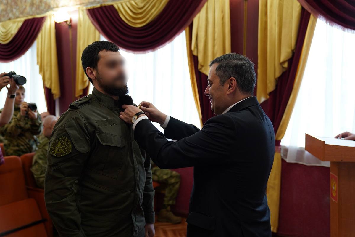 В Курске росгвардейцам вручили государственные награды В Курске росгвардейцам вручили государственные награды