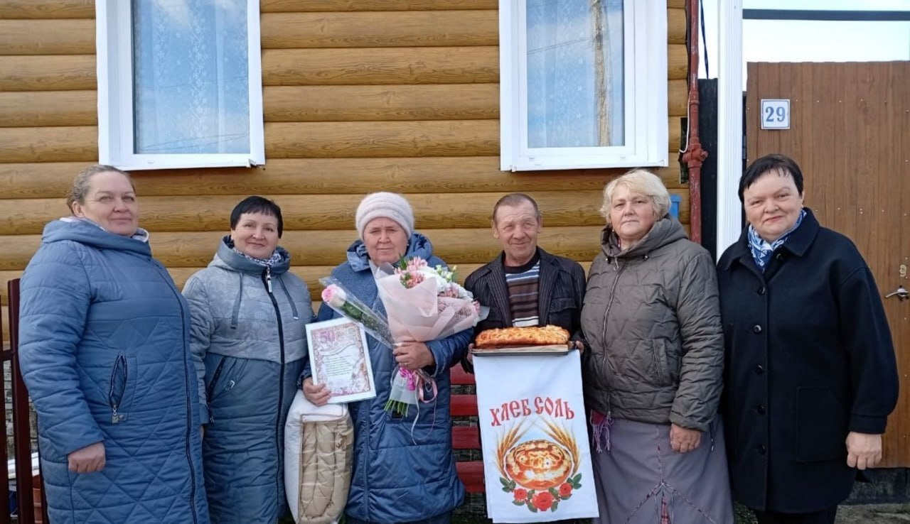 В Миленинском сельсовете состоялось торжественное чествование супругов Гнездиловых: Александра Ильича и Надежды Викторовны, отметивших 50-летний юбилей совместной жизни В Миленинском сельсовете состоялось торжественное чествование супругов Гнездиловых: Александра Ильича и Надежды Викторовны, отметивших 50-летний юбилей совместной жизни