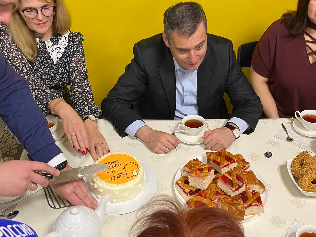 «Государство не должно оставаться в стороне»: Хинштейн пообещал помочь волонтерам с восстановлением соцгостиницы «Государство не должно оставаться в стороне»: Хинштейн пообещал помочь волонтерам с восстановлением соцгостиницы