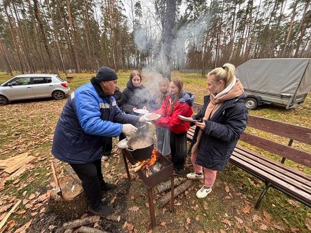 А вы знали? В рамках проекта «Походы Первых» ребята Первичного отделения Движения Первых лицея № 12 оказали помощь работникам спортивно-оздоровительного лагеря «Олимпиец» в посадке на территории лагеря саженцев сосны А вы знали? В рамках проекта «Походы Первых» ребята Первичного отделения Движения Первых лицея № 12 оказали помощь работникам спортивно-оздоровительного лагеря «Олимпиец» в посадке на территории лагеря саженцев сосны