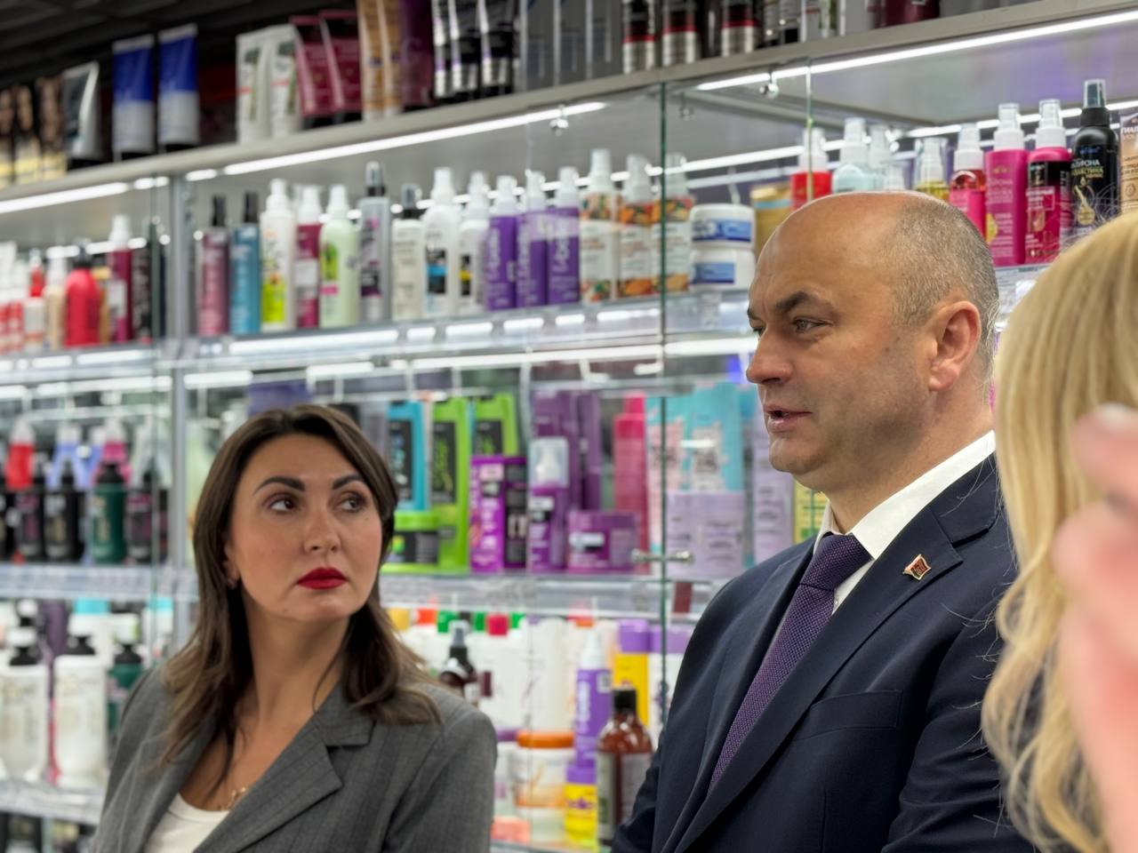 Курскую область с рабочим визитом посетила делегация Республики Беларусь во главе с Чрезвычайным и Полномочным Послом Республики Беларусь в РФ Александром Рогожником Курскую область с рабочим визитом посетила делегация Республики Беларусь во главе с Чрезвычайным и Полномочным Послом Республики Беларусь в РФ Александром Рогожником