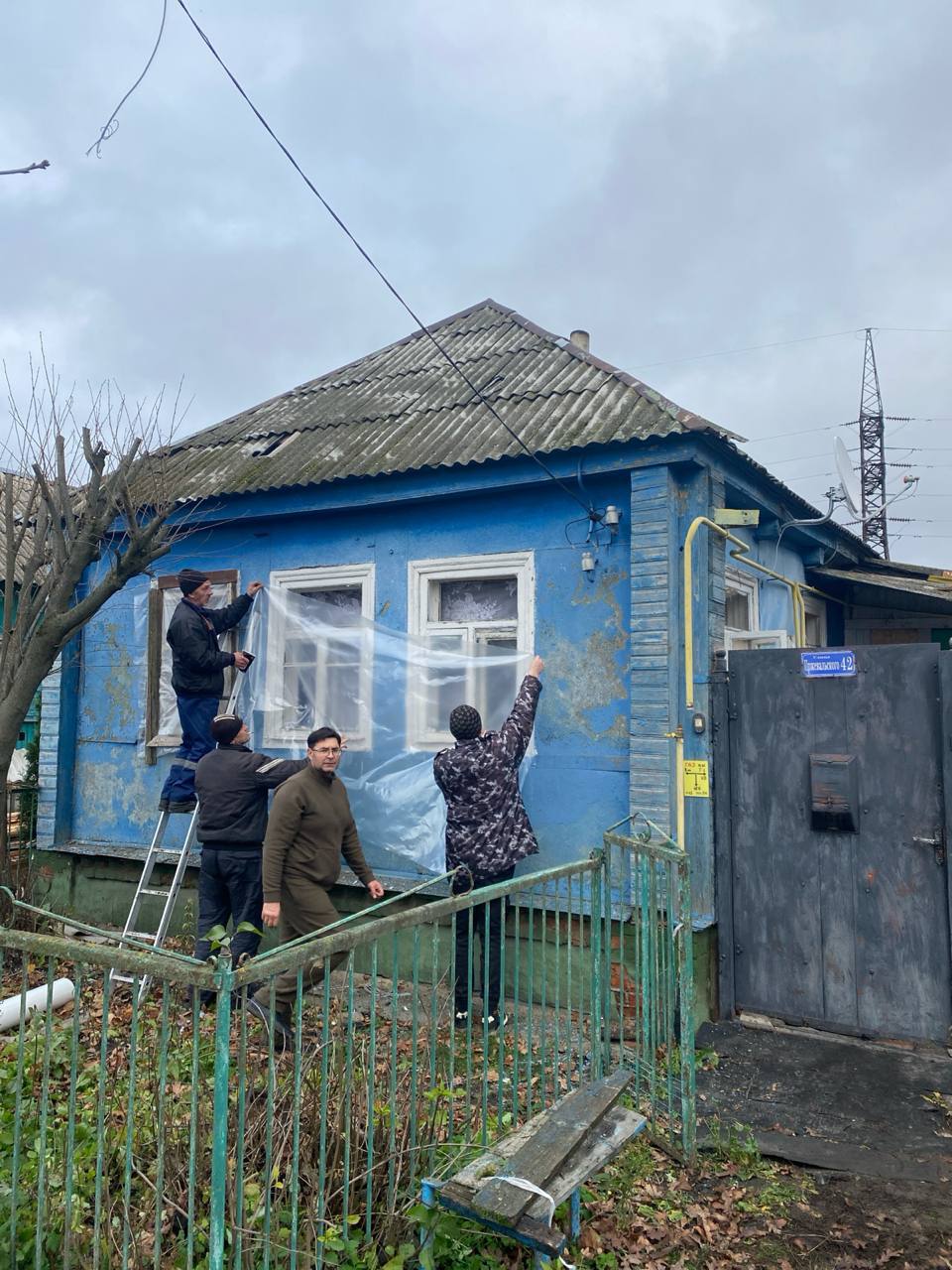 Игорь Кастюкевич: Сегодня очередной удар был нанесен со стороны Украины по домам мирных граждан в г.Льгов. Вражеский БПЛА взорвался в частном секторе Игорь Кастюкевич: Сегодня очередной удар был нанесен со стороны Украины по домам мирных граждан в г.Льгов. Вражеский БПЛА взорвался в частном секторе