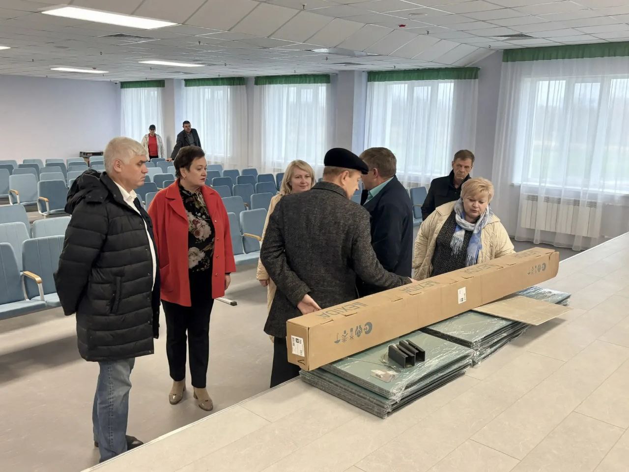 Одним из важных пунктов визита Олега Хохлова стала новый дом-интернат для престарелых и инвалидов в д. Чурилово Курского района Одним из важных пунктов визита Олега Хохлова стала новый дом-интернат для престарелых и инвалидов в д. Чурилово Курского района