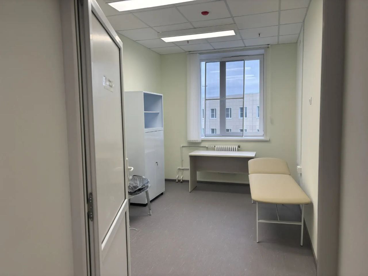 Одним из важных пунктов визита Олега Хохлова стала новый дом-интернат для престарелых и инвалидов в д. Чурилово Курского района Одним из важных пунктов визита Олега Хохлова стала новый дом-интернат для престарелых и инвалидов в д. Чурилово Курского района