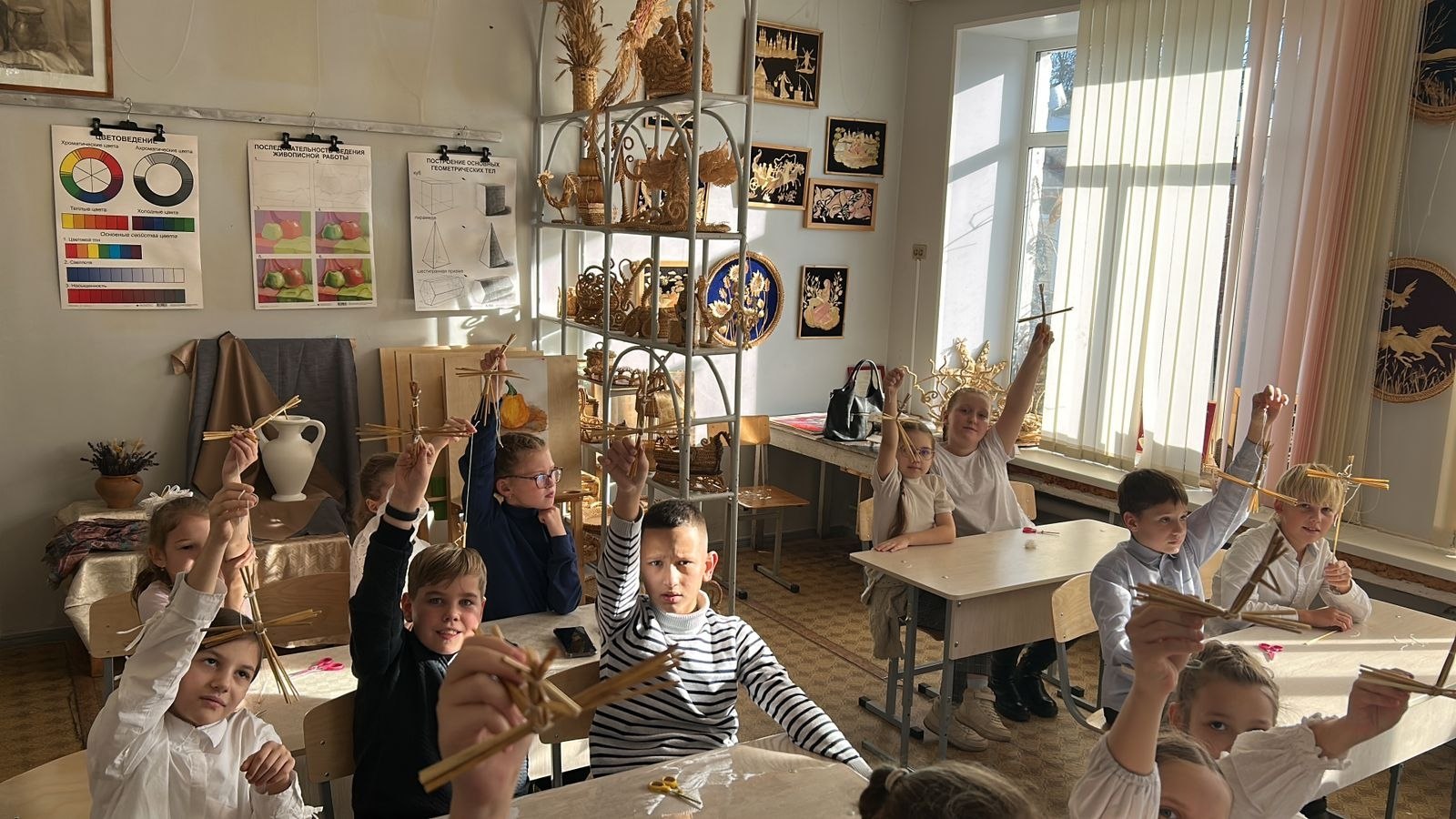 Детская школа художественных ремесел «Артель» приглашает железногорцев и гостей города на экскурсии и мастер-классы! Детская школа художественных ремесел «Артель» приглашает железногорцев и гостей города на экскурсии и мастер-классы!