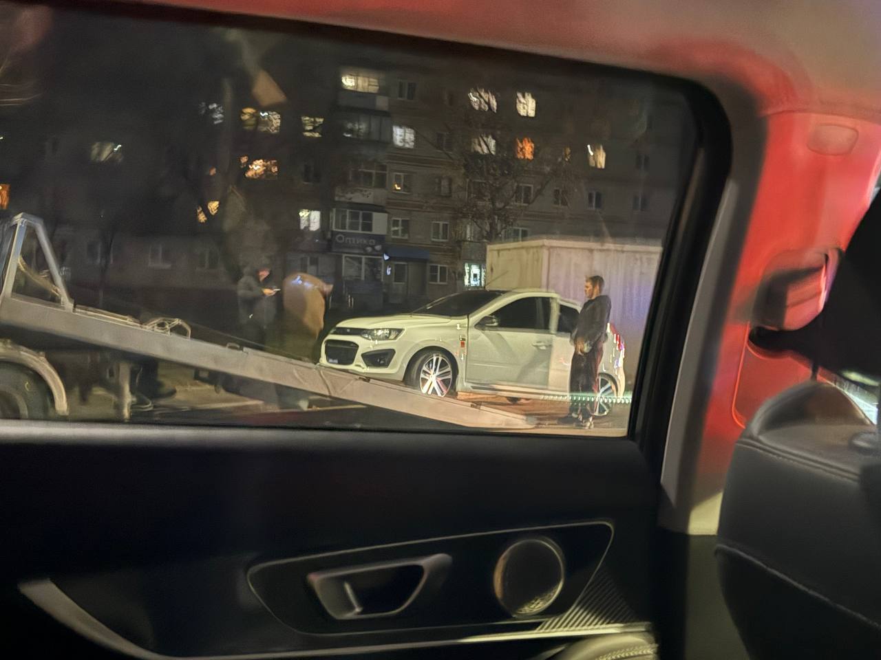 В ходе осуществления надзора за дорожным движением, инспекторами дорожно-патрульной службы за нарушение требований сигнала светофора на ул. К Маркса г. Курска был остановлен автомобиль Лада Калина под управлением гражданина...