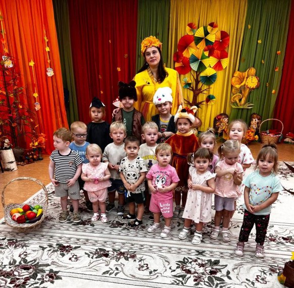 Каждую осень в нашем уютном детском саду №5 "Соловушка" проходят с родителями яркие праздники Осени Каждую осень в нашем уютном детском саду №5 "Соловушка" проходят с родителями яркие праздники Осени