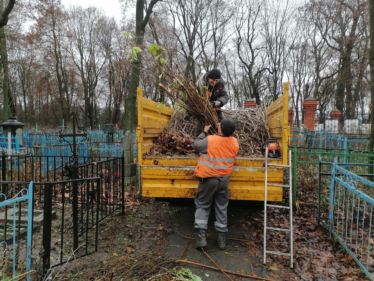 На Никитском кладбище продолжаются работы по благоустройству На Никитском кладбище продолжаются работы по благоустройству