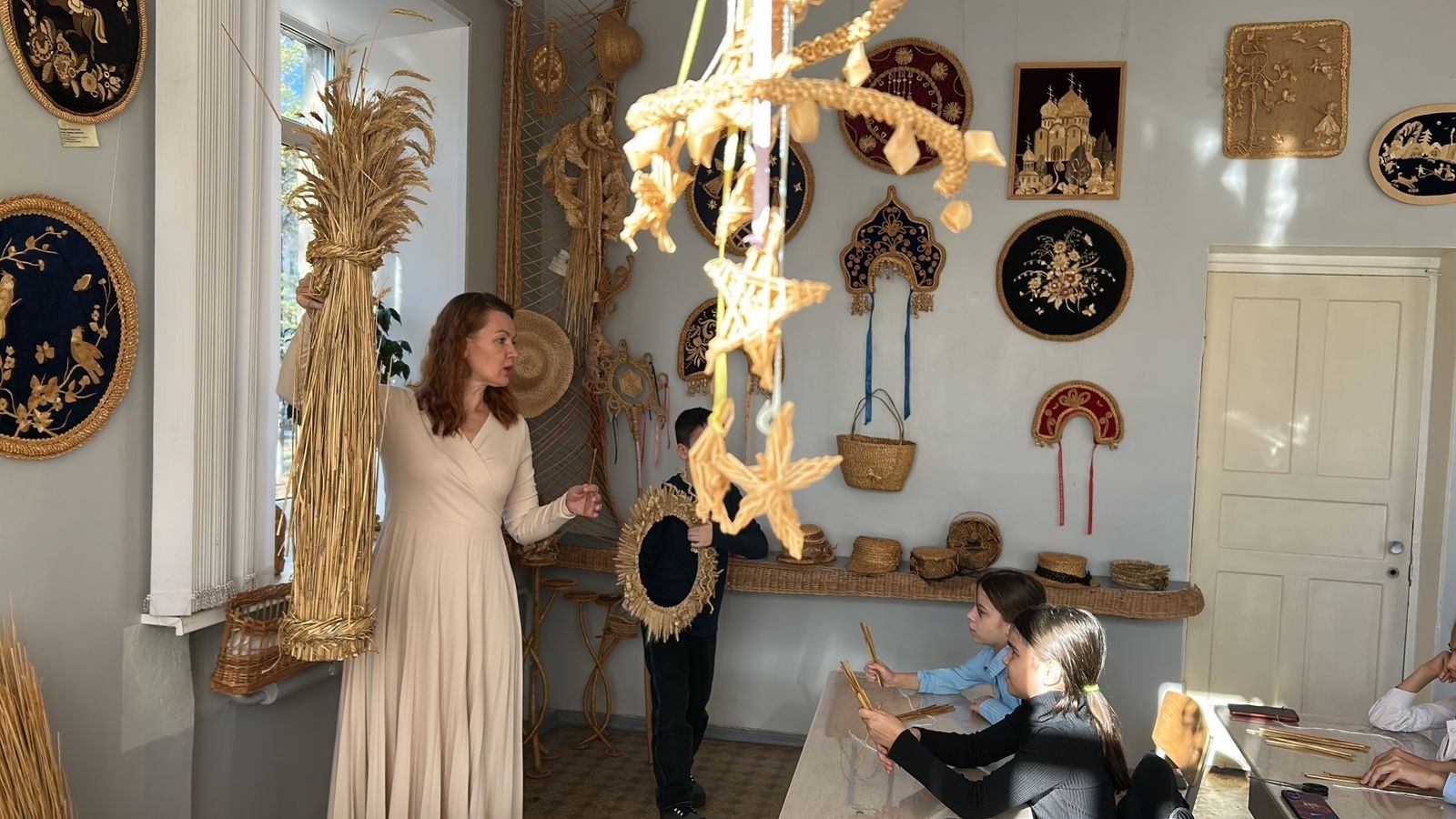 Детская школа художественных ремесел «Артель» приглашает железногорцев и гостей города на экскурсии и мастер-классы! Детская школа художественных ремесел «Артель» приглашает железногорцев и гостей города на экскурсии и мастер-классы!