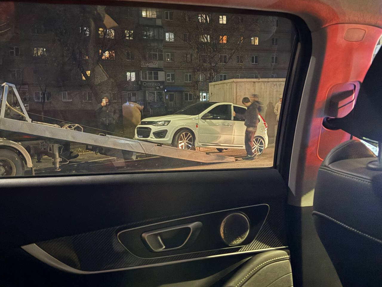 В ходе осуществления надзора за дорожным движением, инспекторами дорожно-патрульной службы за нарушение требований сигнала светофора на ул. К Маркса г. Курска был остановлен автомобиль Лада Калина под управлением гражданина... В ходе осуществления надзора за дорожным движением, инспекторами дорожно-патрульной службы за нарушение требований сигнала светофора на ул. К Маркса г. Курска был остановлен автомобиль Лада Калина под управлением гражданина...