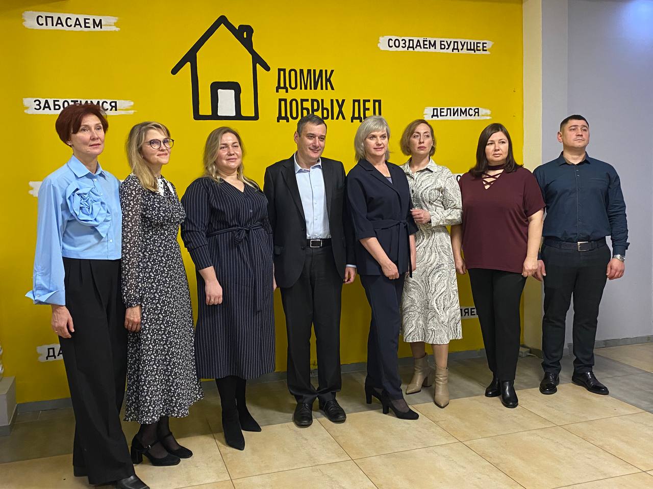 «Государство не должно оставаться в стороне»: Хинштейн пообещал помочь волонтерам с восстановлением соцгостиницы