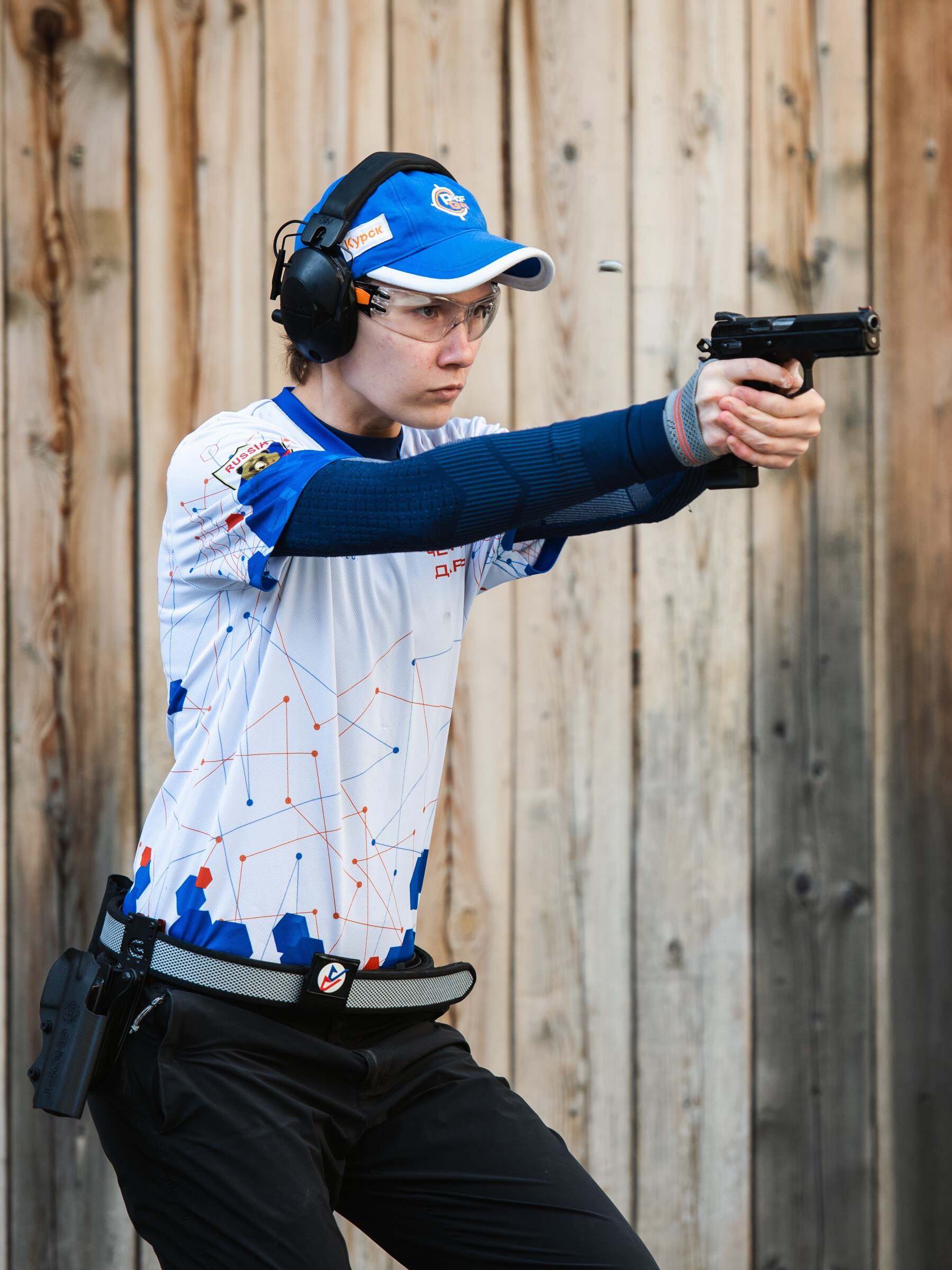 МАСТЕРА СПОРТА. Министр спорта России, президент Олимпийского комитета страны Михаил Дегтярев присвоил звание мастеров спорта России Дарье Черных (практическая стрельба) и Магомедгаджи Насибову (спорт глухих - вольная борьба) МАСТЕРА СПОРТА. Министр спорта России, президент Олимпийского комитета страны Михаил Дегтярев присвоил звание мастеров спорта России Дарье Черных (практическая стрельба) и Магомедгаджи Насибову (спорт глухих - вольная борьба)