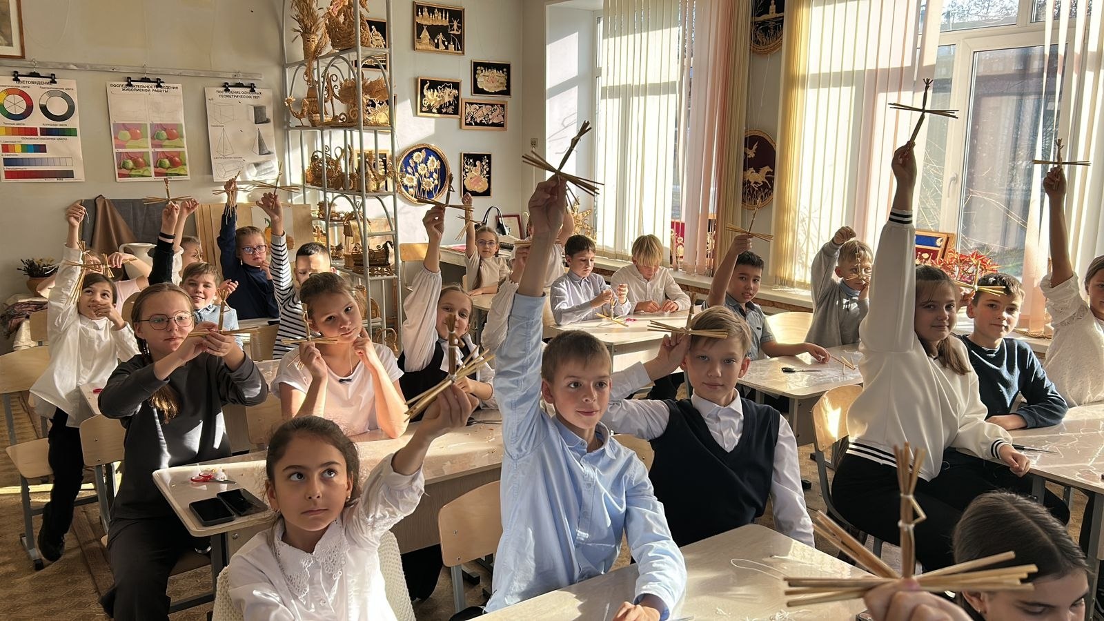 Детская школа художественных ремесел «Артель» приглашает железногорцев и гостей города на экскурсии и мастер-классы! Детская школа художественных ремесел «Артель» приглашает железногорцев и гостей города на экскурсии и мастер-классы!